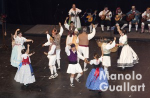 Grup de Danses La Xicalla de Catarroja en Sona la Dipu 2015. Foto de Manolo Guallart.