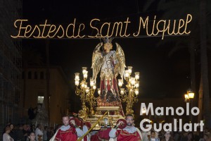 San Miguel de Lliria en su procesión. Foto de Manolo Guallart.