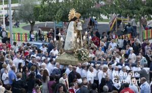 Romería con la Mare de Déu portada con las calles de Bonrepós i Mirambell. Foto de Manolo Guallart.