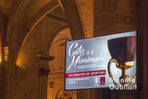Pantalla en la catedral de Valencia anunciando la celebración del Año Jubilar del Santo Cáliz. Foto de Manolo Guallart.