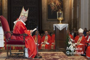 Homilía del arzobispo de Valencia, cardenal Antonio Cañizares, en presencia del Santo Cáliz. Foto de Manolo Guallart.