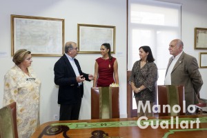 May Rieta, Salvador Arnau, Estefanía López, Mercedes de la Guía y Juan Arturo Devís en el MUMA. Foto de Manolo Guallart.