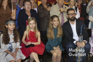 (A la derecha) María Donderis, fallera mayor Infantil de Valencia con Pere Fuset, concejal de Cultura Festiva y presidente de JCF. Foto de Manolo Guallart. 