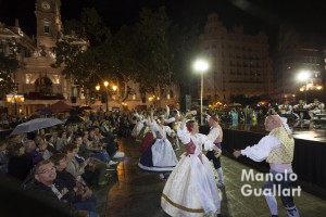 Actuación del Grup de Danses Alimara. Foto de Manolo Guallart.