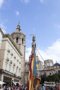 Dos símbolos de Valencia: la Real Senyera (de lo Rat Penat) y el Miguelete (torre campanario de la catedral). Foto de Manolo Guallart.