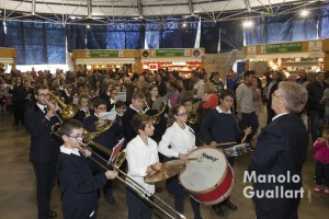 Música de banda para amenizar la Feria del Dulce artesano de Casinos. Foto de Manolo Guallart.