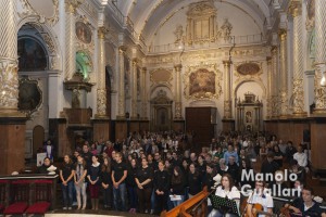 Envío de los jóvenes a su misión evangelizadora en la Nightfever Valencia. Foto de Manolo Guallart.