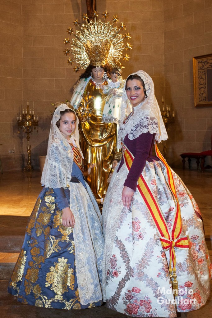 Las Falleras Mayores de Valencia 2015 tras el Besamano a la Virgen de los Desamparados.