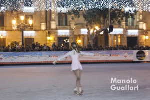 Muestra de patinaje artístico en la pista de hielo "Kinder Ice" de Valencia. Foto de Manolo Guallart.