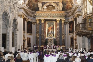 Inicio de la celebración en la iglesia de San Esteban. Foto de Manolo Guallart.