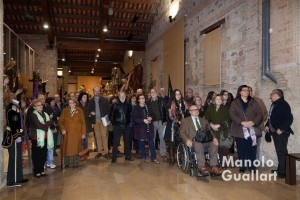 Asistentes a la inauguración en el Museo "Salvador Caurín" de la Semana Santa Marinera. Foto de Manolo Guallart.