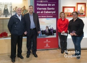 Francisco Carles, presidente de la Junta Mayor, con el artista Pedro Molero y responsables del museo. Foto de Manolo Guallart.