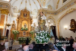 Entrada de la Mare de Déu en la parroquia de Santa Ana en Quartelll. Foto de Manolo Guallart.