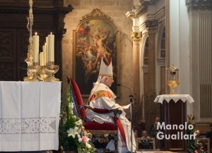 El cardenal Cañizares en su homilía. Jueves Santo en la Catedral de Valencia. Foto de Manolo Guallart.