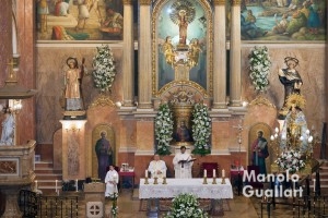 Misa concelebrada en la parroquia de los Santos Vicentes de Corbera con la Virgen. Foto de Manolo Guallart.