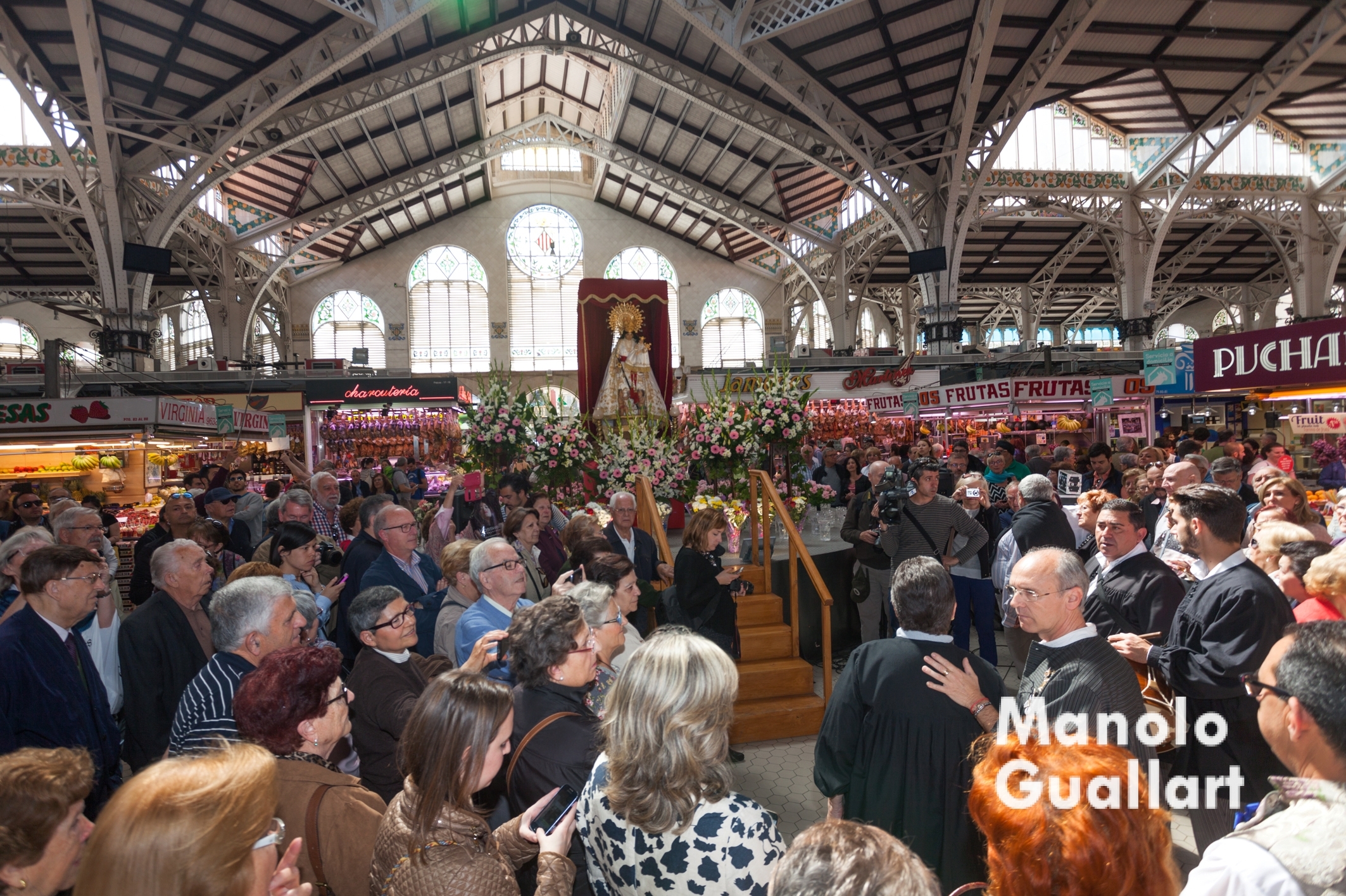 La Virgen en el Mercado Central de Valencia. Foto de Manolo Guallart.