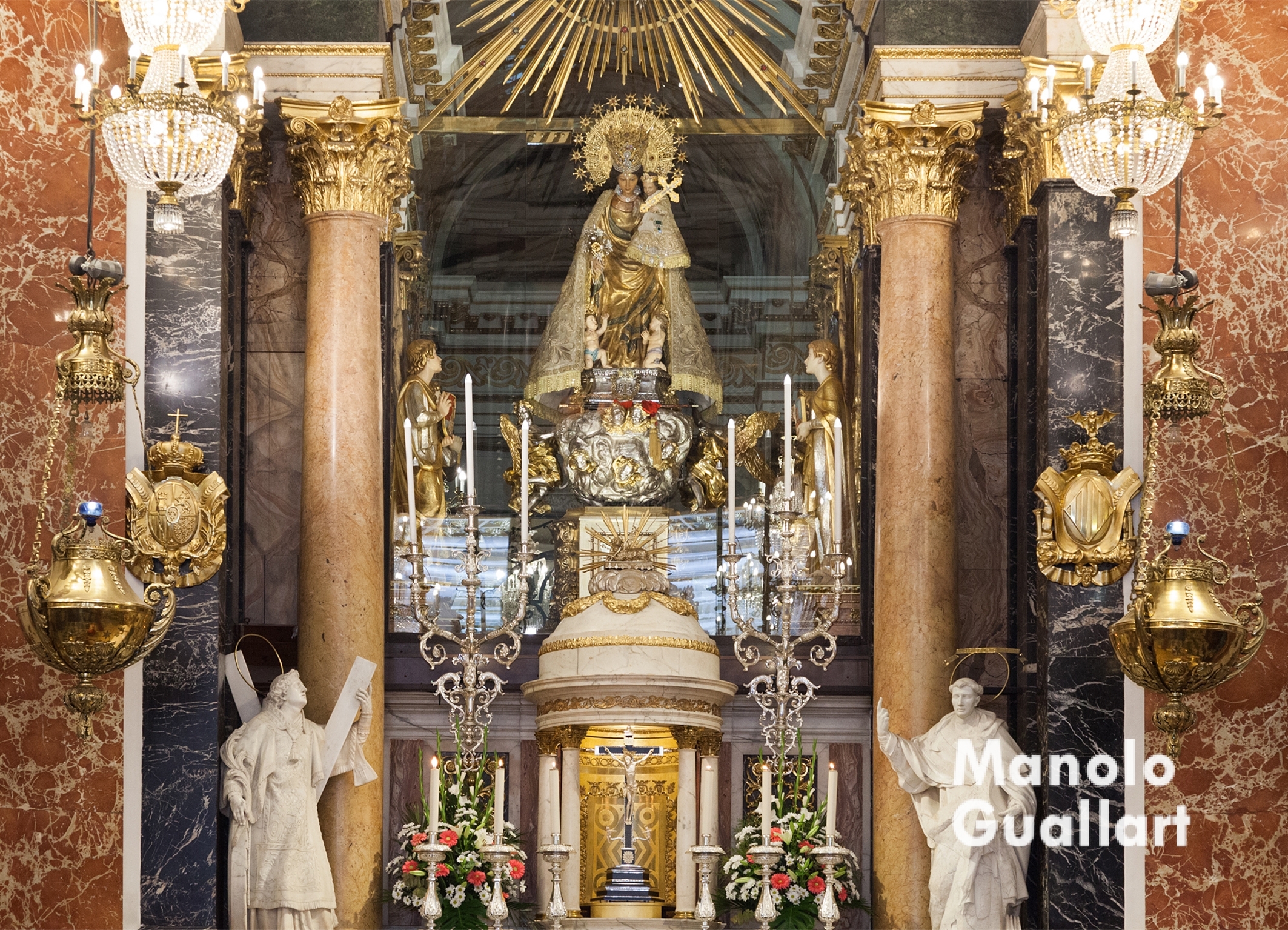 Altar mayor de la Basílica de la Virgen de los Desamparados en Valencia. Foto de Manolo Guallart.