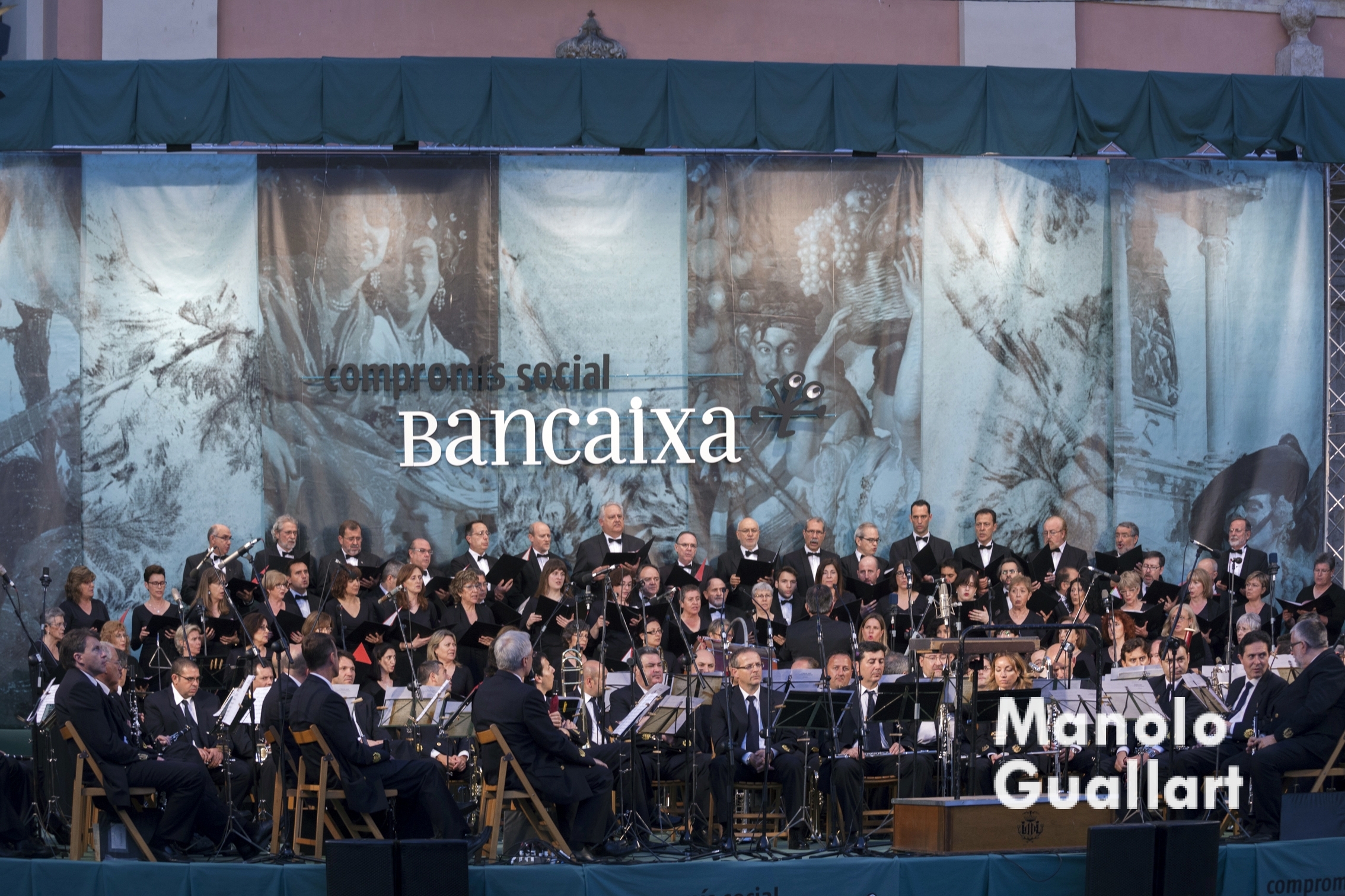 La Banda Municipal de Valencia en la "Ronda a la Verge". Foto de Manolo Guallart.