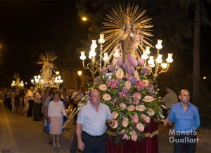 Imágenes santas que acompañan a San Luis Beltrán en la procesión. Foto de Manolo Guallart.