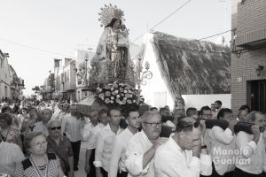 La Virgen de los Desamparados en su reciente visita a El Palmar. Foto de Manolo Guallart.