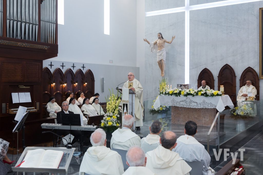 El vicario episcopal para la Vida Consagrada, Martín Gelabert, en su homilía. Foto de Manolo Guallart.