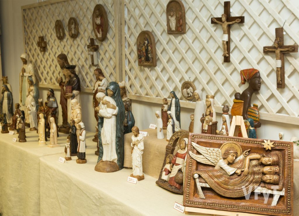 Figuras religiosas únicas: la tienda de artesanía de las Hermanas