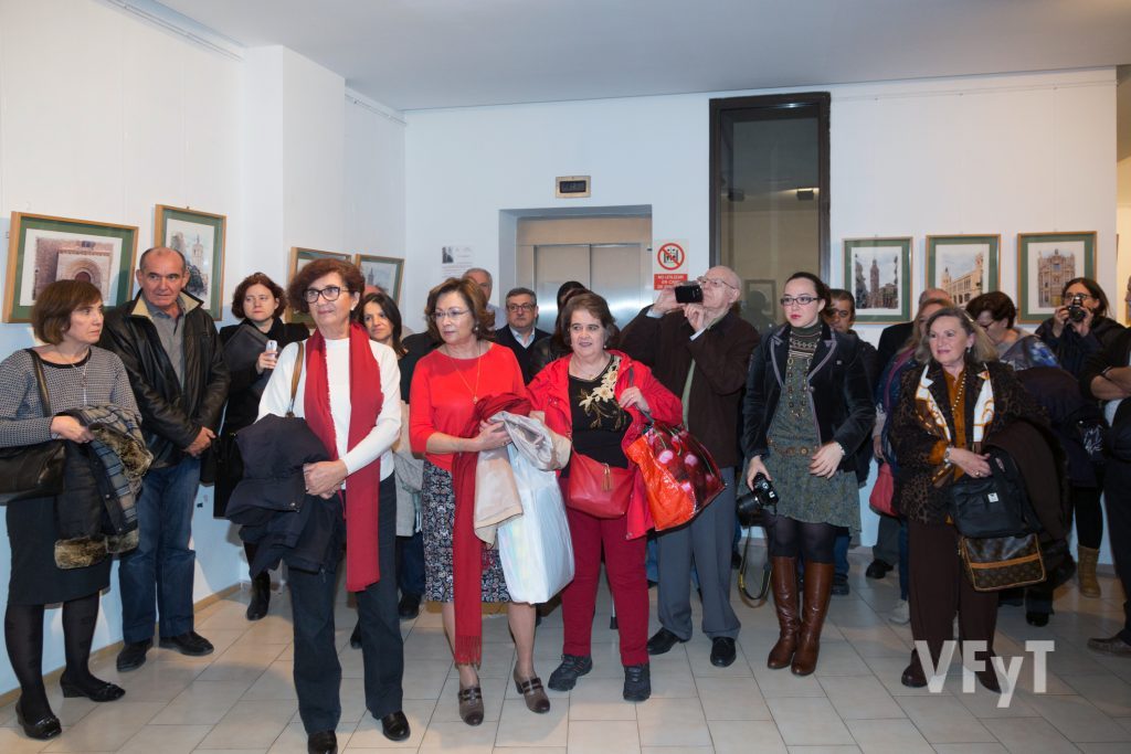 Numeroso público en la exposición de Pedro Molero. Foto de Manolo Guallart.