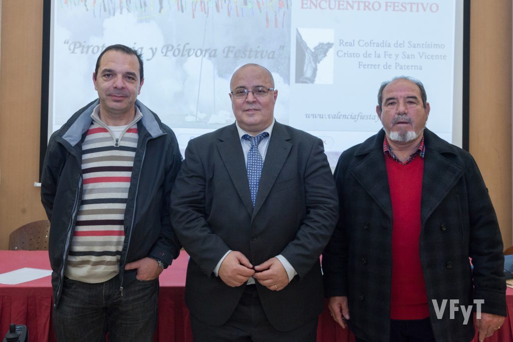 Representantes de la Federación de Interpreñas con Manolo Guallart. Foto de Luis Mejías.