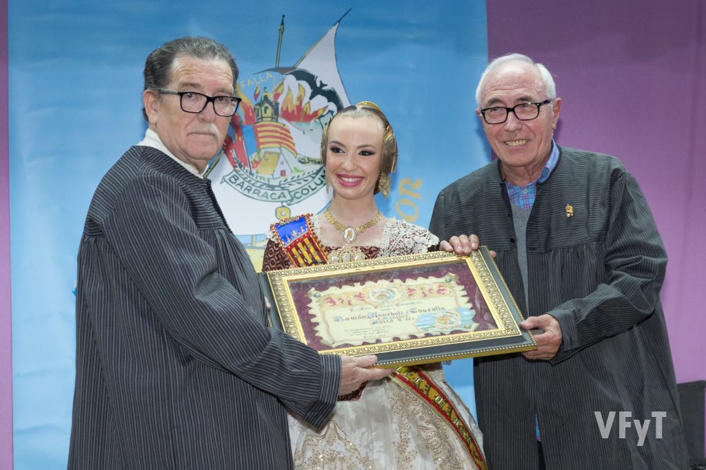 Noelia Carabal, Fallera Mayor de Barraca-Columbretes con Julián Pastor, premiado con la Barca d´Or nº 64.