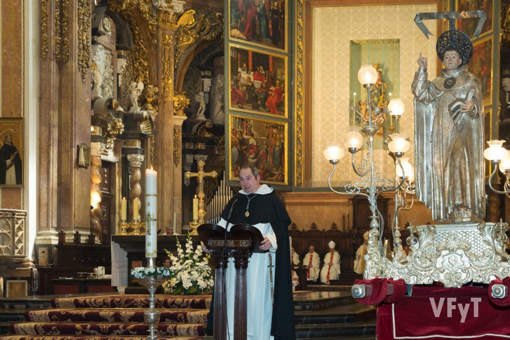 La predicación del dominico Salvador Serralta en la misa en honor a San Vicente Ferrer celebrada en la Catedral de Valencia.