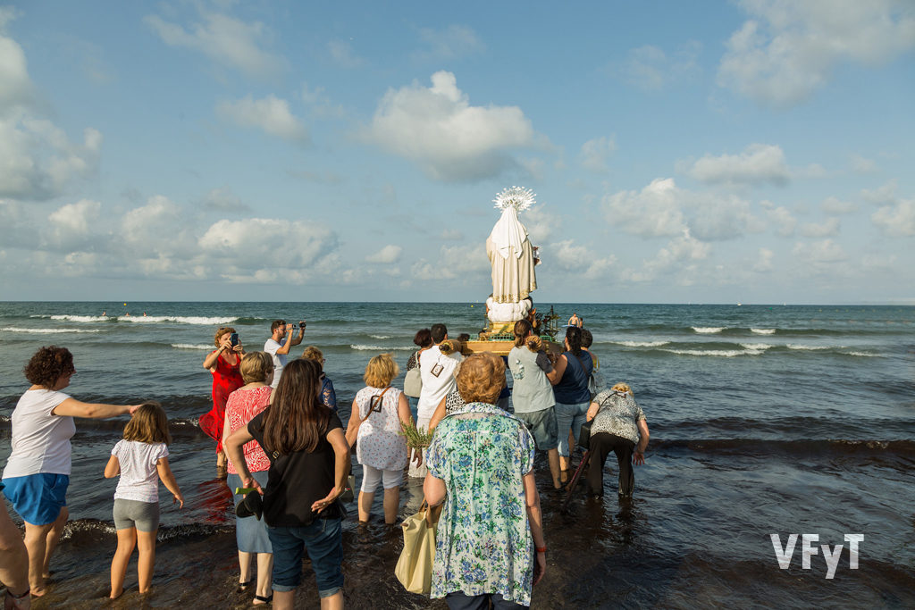 Romería hasta el mar de la Virgen del Carmen