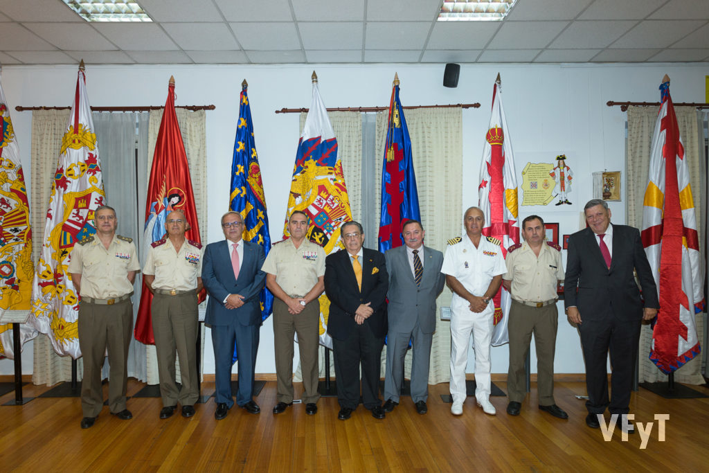 De izquierda a derecha: Coronel Morenza, General Montenegro, Eduardo Robles, Teniente General Gan, Manuel Sánchez Luengo, Jesús Dolado, Comandante Naval Villarrubia, Oficial, General Comas.