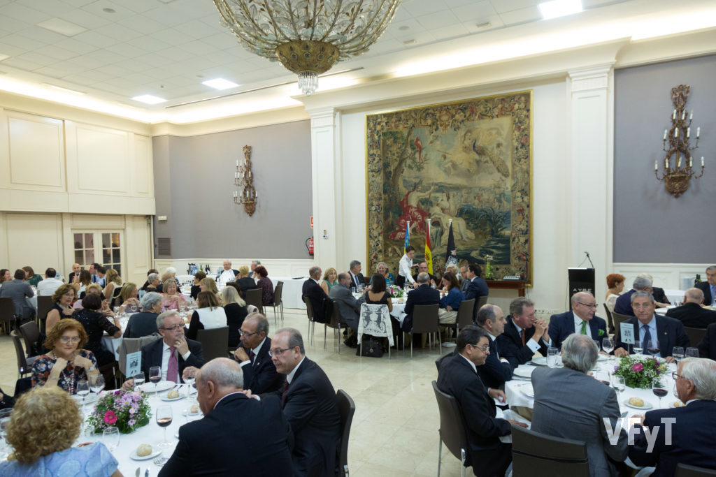 Ambiente en el Hotel Astoria durante la cena vicentina en honor a la Clavariesa Mayor del Tossal, Mª José Garrido.. Foto de Manolo Guallart.