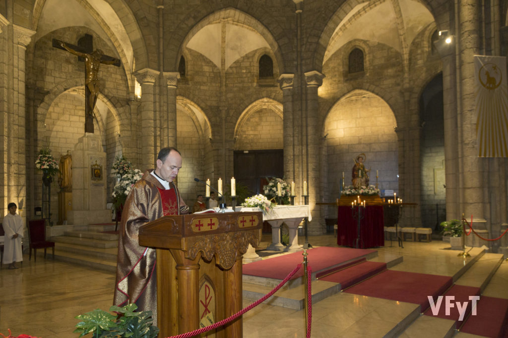 El P. Antonio Peña durante la celebración litúrgica de Santa Catalina.