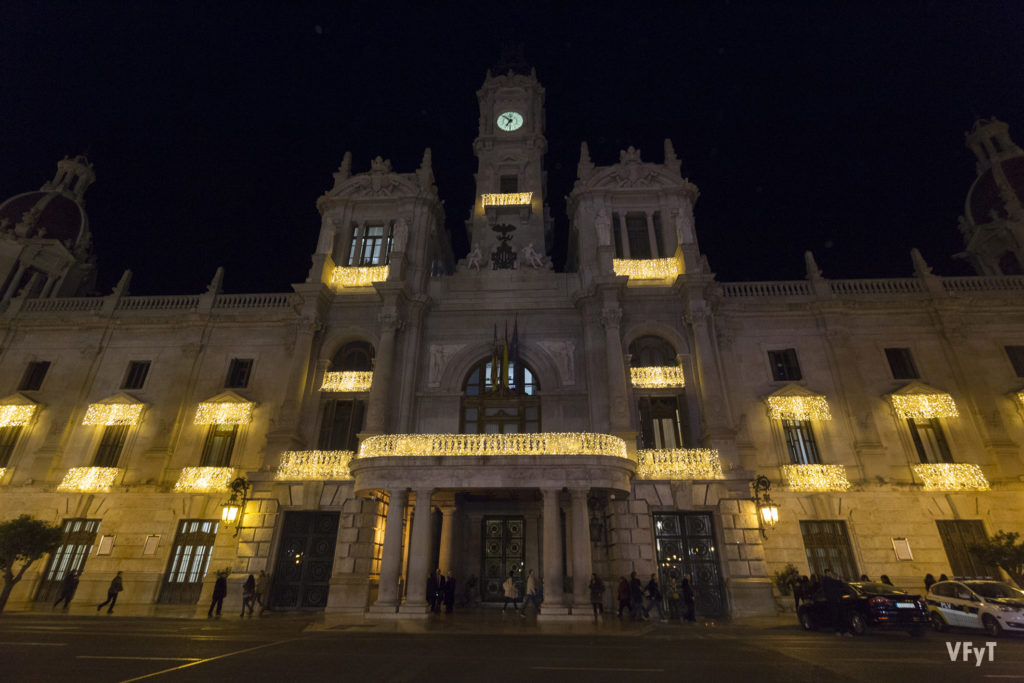 La noche de Fin de Año volverá a celebrarse una fiesta por todo lo alto frente al Ayuntamiento de València. Foto: Manolo Guallart.
