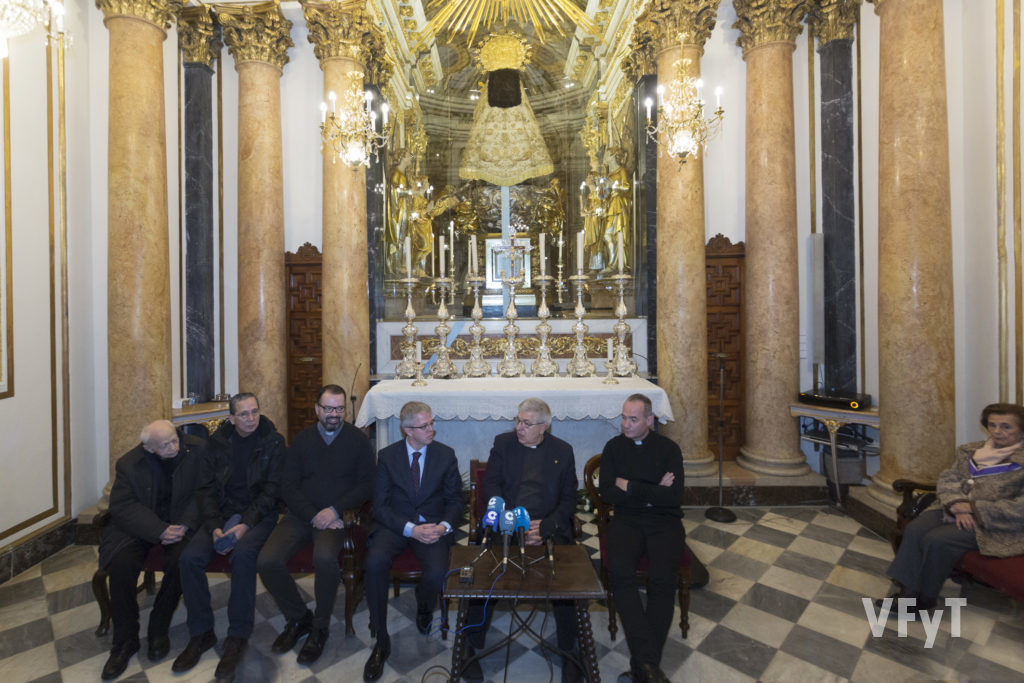 El camarín de la Virgen de los Desamparados ha acogido la rueda de prensa sobre el proyecto audiovisual de la Basílica. Foto de Manolo Guallart.