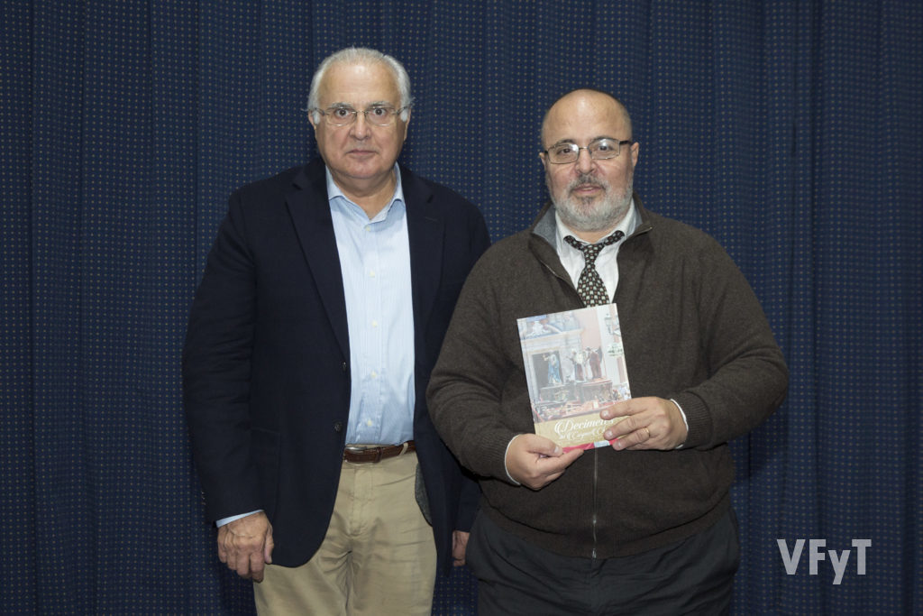Francisco Esteve con Manolo Guallart, director de Valencia Fiesta y Tradición, en la presentación del libro de 'Decimetes' el pasado año
