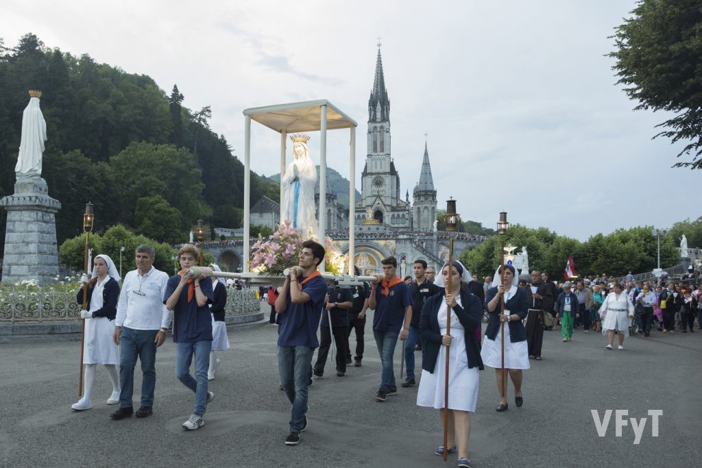 Procesión de las Antorchas en el Santuario de Lourdes. Foto de Manolo Guallart.