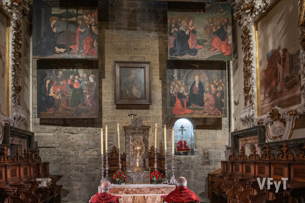 Las XL Horas de Adoración eucarística en la capilla de San Pedro (Catedral de Valencia). Foto: Manolo Guallart.