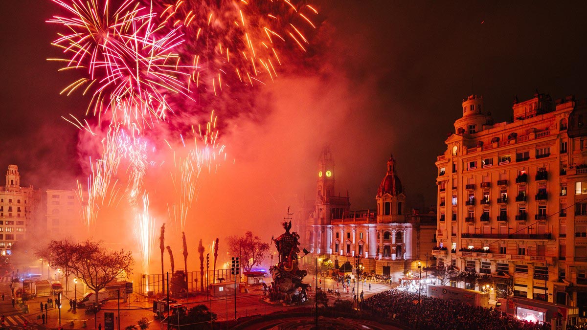 piromusical plaza del Ayuntamiento