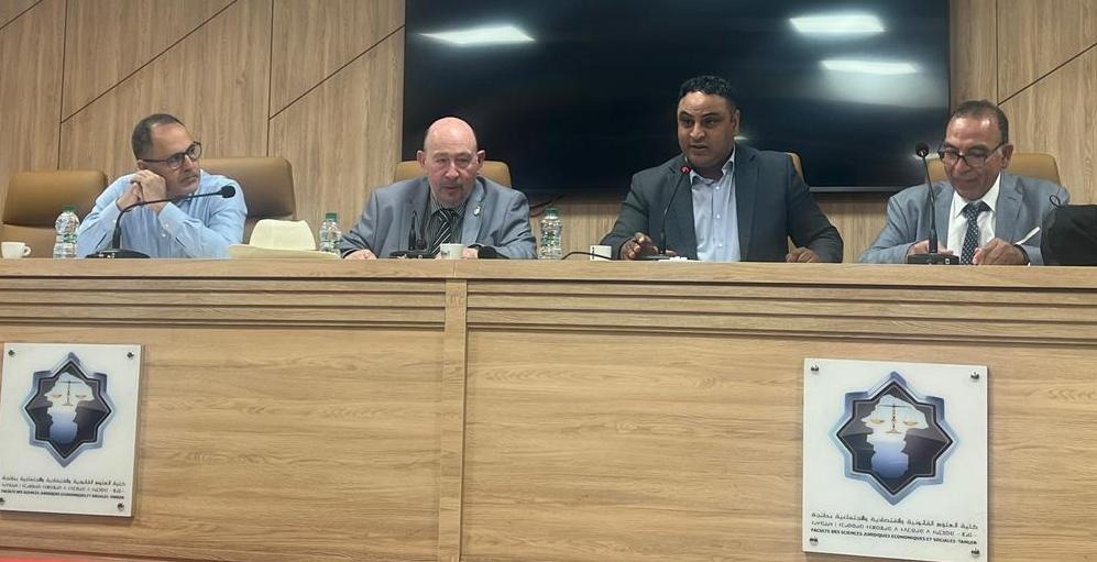 Conferencia de José Hoyo en Tánger