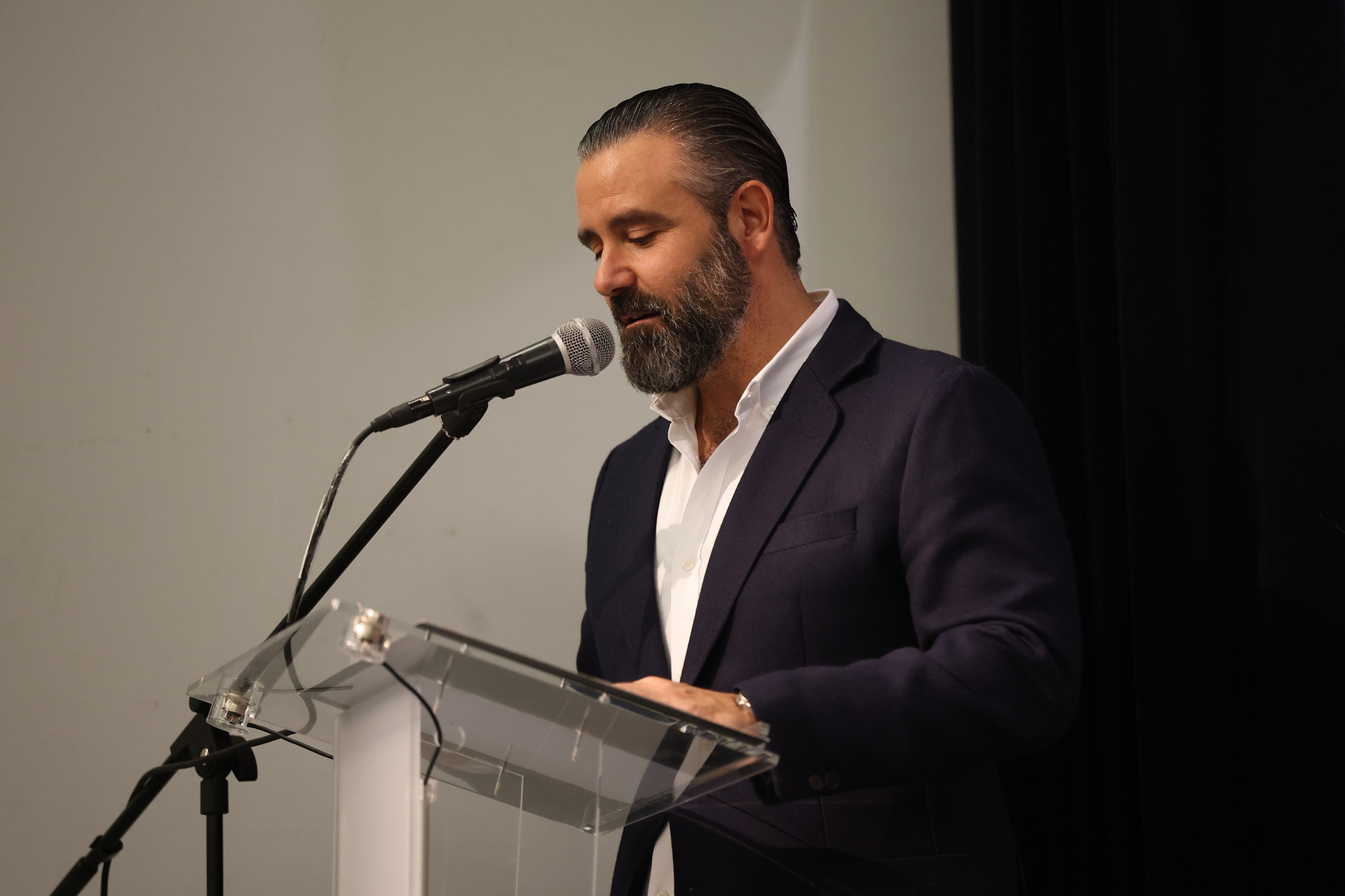 Presentación de las telas de la Corte de Honor de la Fallera Mayor de Valencia 2027
